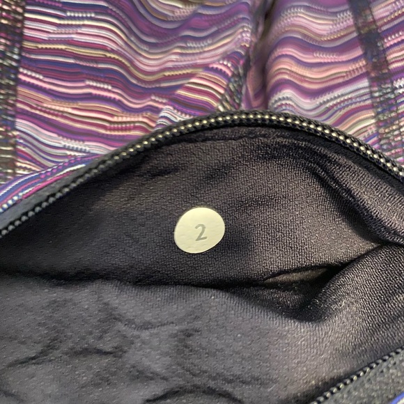 Lululemon Crop leggings - beautiful design - Picture 4 of 4